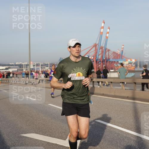 03.10.2026 - Köhlbrandbrückenlauf Yannick Fuchs http://msf.ph/oto/10774178 03.10.2026 09:38:27 Position 2  meine-sportfotos.de