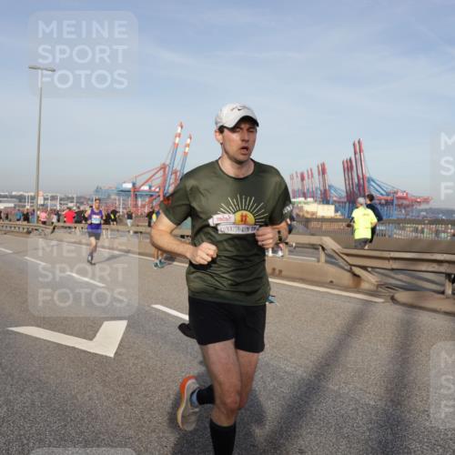 03.10.2026 - Köhlbrandbrückenlauf Yannick Fuchs http://msf.ph/oto/10774192 03.10.2026 09:38:28 Position 2 381 meine-sportfotos.de
