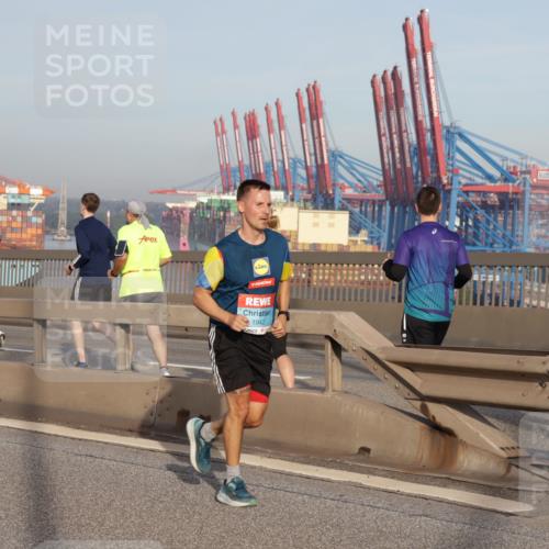 03.10.2026 - Köhlbrandbrückenlauf Yannick Fuchs http://msf.ph/oto/10774198 03.10.2026 09:38:30 Position 2 58, 1942 meine-sportfotos.de