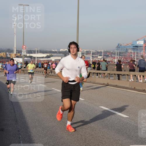 03.10.2026 - Köhlbrandbrückenlauf Yannick Fuchs http://msf.ph/oto/10774219 03.10.2026 09:38:33 Position 2  meine-sportfotos.de
