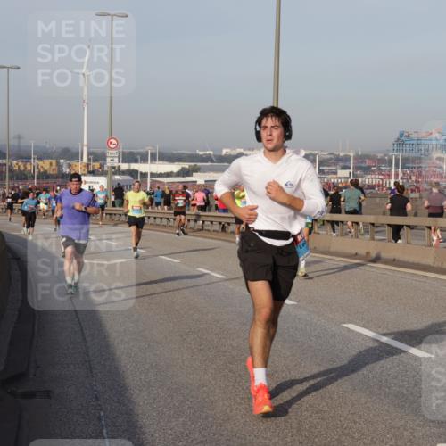 03.10.2026 - Köhlbrandbrückenlauf Yannick Fuchs http://msf.ph/oto/10774222 03.10.2026 09:38:33 Position 2 500, 1 meine-sportfotos.de