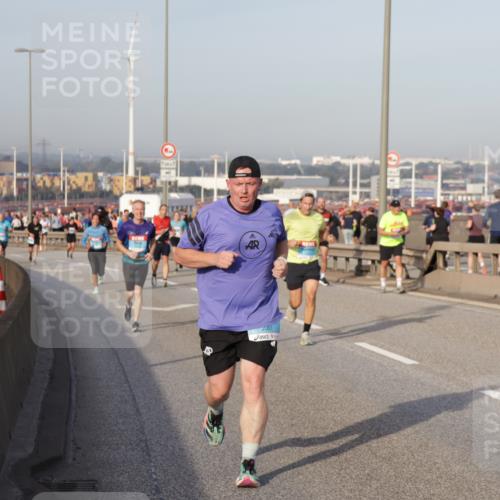 03.10.2026 - Köhlbrandbrückenlauf Yannick Fuchs http://msf.ph/oto/10774239 03.10.2026 09:38:37 Position 2 2061 meine-sportfotos.de