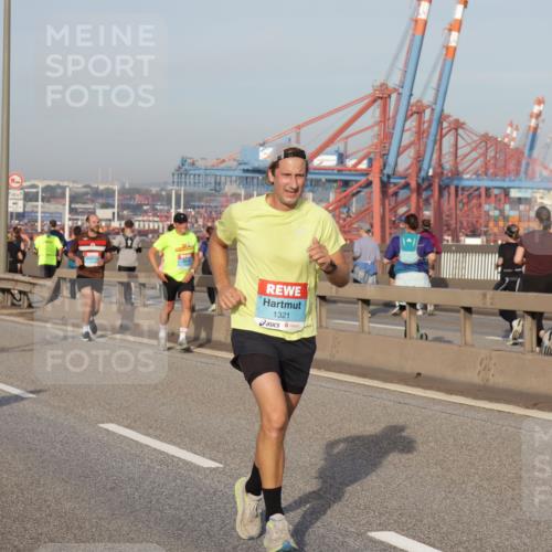 03.10.2026 - Köhlbrandbrückenlauf Yannick Fuchs http://msf.ph/oto/10774263 03.10.2026 09:38:40 Position 2 1321 meine-sportfotos.de