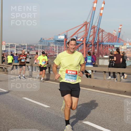 03.10.2026 - Köhlbrandbrückenlauf Yannick Fuchs http://msf.ph/oto/10774267 03.10.2026 09:38:41 Position 2 1321 meine-sportfotos.de