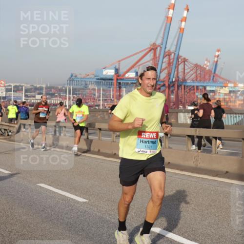 03.10.2026 - Köhlbrandbrückenlauf Yannick Fuchs http://msf.ph/oto/10774271 03.10.2026 09:38:41 Position 2 1321 meine-sportfotos.de
