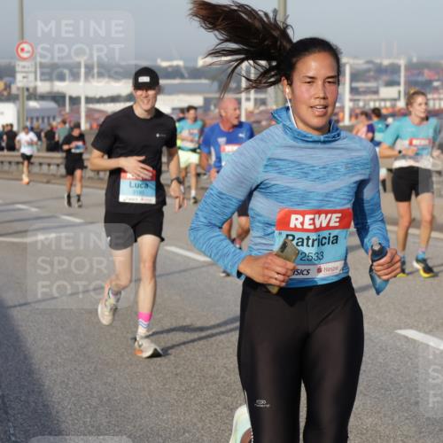 03.10.2026 - Köhlbrandbrückenlauf Yannick Fuchs http://msf.ph/oto/10774310 03.10.2026 09:38:46 Position 2 3185, 2533 meine-sportfotos.de