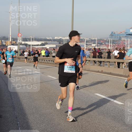 03.10.2026 - Köhlbrandbrückenlauf Yannick Fuchs http://msf.ph/oto/10774320 03.10.2026 09:38:48 Position 2 12345, 3185 meine-sportfotos.de