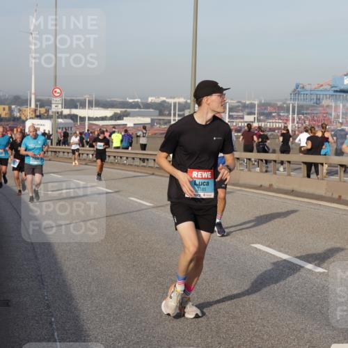 03.10.2026 - Köhlbrandbrückenlauf Yannick Fuchs http://msf.ph/oto/10774325 03.10.2026 09:38:48 Position 2 3185 meine-sportfotos.de