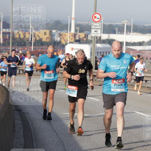 03.10.2026 - Köhlbrandbrückenlauf Yannick Fuchs http://msf.ph/oto/10774341 03.10.2026 09:38:50 Position 2 1500, 2228, 2006 meine-sportfotos.de