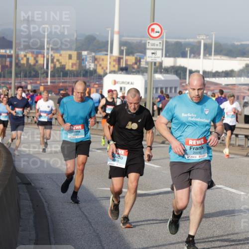 03.10.2026 - Köhlbrandbrückenlauf Yannick Fuchs http://msf.ph/oto/10774344 03.10.2026 09:38:50 Position 2 1, 500, 2228, 2006 meine-sportfotos.de