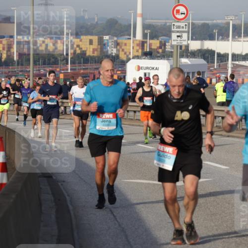 03.10.2026 - Köhlbrandbrückenlauf Yannick Fuchs http://msf.ph/oto/10774356 03.10.2026 09:38:52 Position 2 2333, 1500, 2006 meine-sportfotos.de