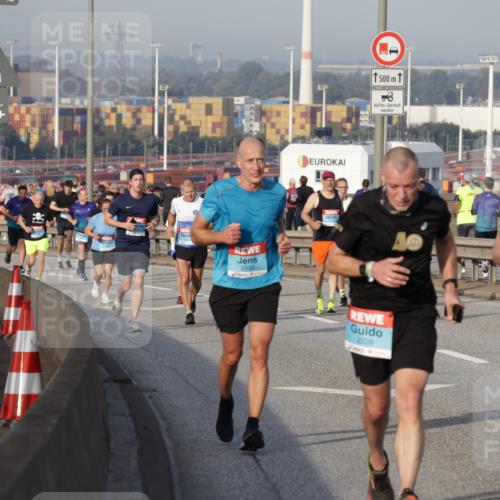 03.10.2026 - Köhlbrandbrückenlauf Yannick Fuchs http://msf.ph/oto/10774359 03.10.2026 09:38:52 Position 2 2333, 500, 2228, 2006 meine-sportfotos.de
