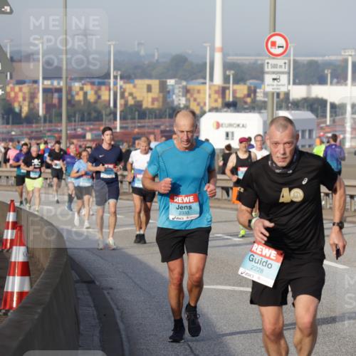 03.10.2026 - Köhlbrandbrückenlauf Yannick Fuchs http://msf.ph/oto/10774363 03.10.2026 09:38:52 Position 2 2333, 2228, 1500, 1 meine-sportfotos.de