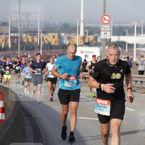 03.10.2026 - Köhlbrandbrückenlauf Yannick Fuchs http://msf.ph/oto/10774366 03.10.2026 09:38:52 Position 2 1, 500, 2333, 40, 2228 meine-sportfotos.de