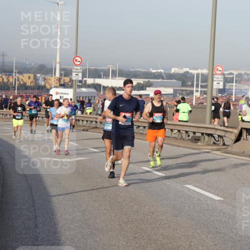 03.10.2026 - Köhlbrandbrückenlauf Yannick Fuchs http://msf.ph/oto/10774417 03.10.2026 09:39:00 Position 2 1500, 500 meine-sportfotos.de
