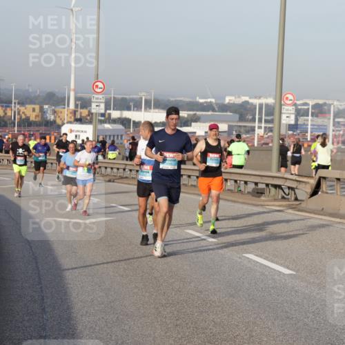 03.10.2026 - Köhlbrandbrückenlauf Yannick Fuchs http://msf.ph/oto/10774422 03.10.2026 09:39:00 Position 2 1500, 2145, 500 meine-sportfotos.de