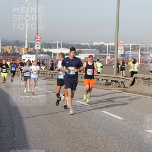 03.10.2026 - Köhlbrandbrückenlauf Yannick Fuchs http://msf.ph/oto/10774426 03.10.2026 09:39:01 Position 2 1500, 1, 1500, 1 meine-sportfotos.de