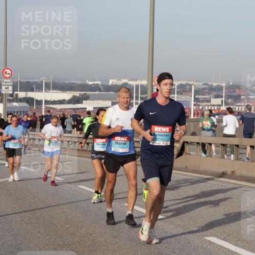 03.10.2026 - Köhlbrandbrückenlauf Yannick Fuchs http://msf.ph/oto/10774451 03.10.2026 09:39:03 Position 2 500, 2143, 2145 meine-sportfotos.de