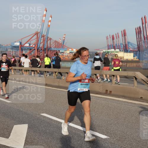 03.10.2026 - Köhlbrandbrückenlauf Yannick Fuchs http://msf.ph/oto/10774490 03.10.2026 09:39:11 Position 2 1267 meine-sportfotos.de