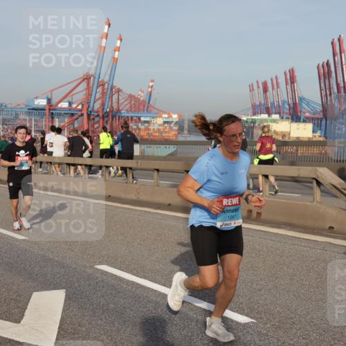 03.10.2026 - Köhlbrandbrückenlauf Yannick Fuchs http://msf.ph/oto/10774493 03.10.2026 09:39:11 Position 2 1267 meine-sportfotos.de