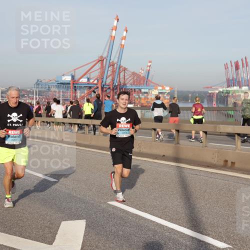 03.10.2026 - Köhlbrandbrückenlauf Yannick Fuchs http://msf.ph/oto/10774500 03.10.2026 09:39:12 Position 2 2055, 2053 meine-sportfotos.de
