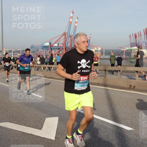 03.10.2026 - Köhlbrandbrückenlauf Yannick Fuchs http://msf.ph/oto/10774510 03.10.2026 09:39:14 Position 2 2055 meine-sportfotos.de