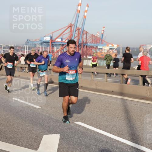 03.10.2026 - Köhlbrandbrückenlauf Yannick Fuchs http://msf.ph/oto/10774524 03.10.2026 09:39:15 Position 2 2718 meine-sportfotos.de