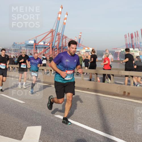 03.10.2026 - Köhlbrandbrückenlauf Yannick Fuchs http://msf.ph/oto/10774531 03.10.2026 09:39:15 Position 2 2718 meine-sportfotos.de