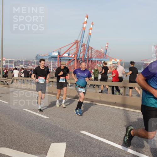 03.10.2026 - Köhlbrandbrückenlauf Yannick Fuchs http://msf.ph/oto/10774538 03.10.2026 09:39:16 Position 2 2718 meine-sportfotos.de