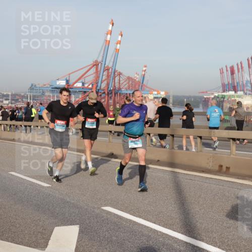 03.10.2026 - Köhlbrandbrückenlauf Yannick Fuchs http://msf.ph/oto/10774547 03.10.2026 09:39:17 Position 2  meine-sportfotos.de
