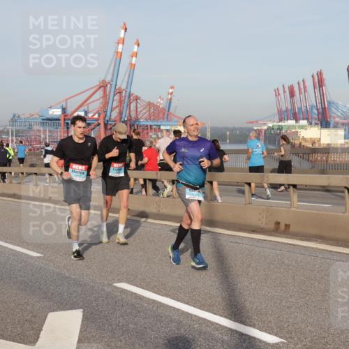 03.10.2026 - Köhlbrandbrückenlauf Yannick Fuchs http://msf.ph/oto/10774552 03.10.2026 09:39:17 Position 2 1609 meine-sportfotos.de