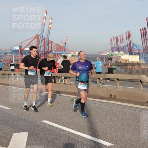03.10.2026 - Köhlbrandbrückenlauf Yannick Fuchs http://msf.ph/oto/10774557 03.10.2026 09:39:17 Position 2 1609, 1300 meine-sportfotos.de