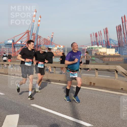 03.10.2026 - Köhlbrandbrückenlauf Yannick Fuchs http://msf.ph/oto/10774560 03.10.2026 09:39:17 Position 2 1300 meine-sportfotos.de
