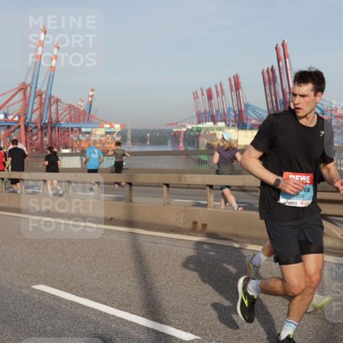 03.10.2026 - Köhlbrandbrückenlauf Yannick Fuchs http://msf.ph/oto/10774568 03.10.2026 09:39:19 Position 2 609 meine-sportfotos.de
