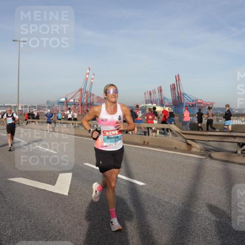 03.10.2026 - Köhlbrandbrückenlauf Yannick Fuchs http://msf.ph/oto/10774622 03.10.2026 09:39:25 Position 2 1, 1179, 381 meine-sportfotos.de