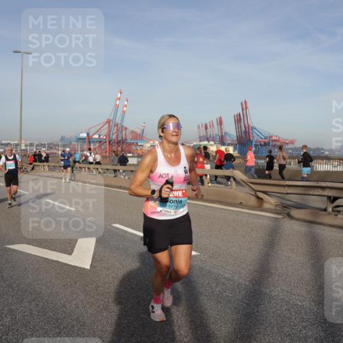 03.10.2026 - Köhlbrandbrückenlauf Yannick Fuchs http://msf.ph/oto/10774627 03.10.2026 09:39:25 Position 2 1, 1179, 381 meine-sportfotos.de