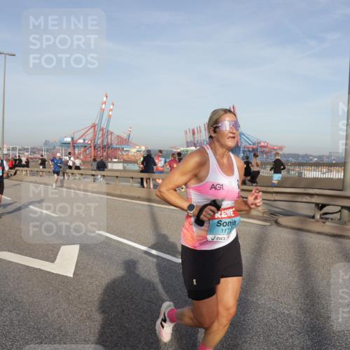 03.10.2026 - Köhlbrandbrückenlauf Yannick Fuchs http://msf.ph/oto/10774632 03.10.2026 09:39:25 Position 2 1, 1179 meine-sportfotos.de