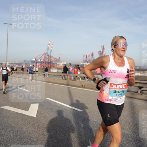 03.10.2026 - Köhlbrandbrückenlauf Yannick Fuchs http://msf.ph/oto/10774636 03.10.2026 09:39:25 Position 2 1, 1179 meine-sportfotos.de