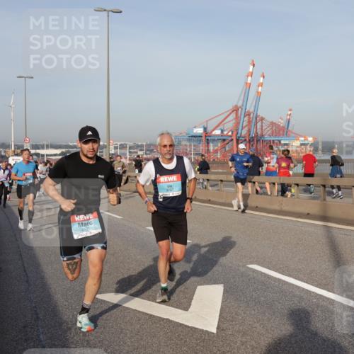 03.10.2026 - Köhlbrandbrückenlauf Yannick Fuchs http://msf.ph/oto/10774639 03.10.2026 09:39:27 Position 2 2970, 3797 meine-sportfotos.de