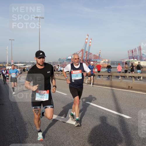 03.10.2026 - Köhlbrandbrückenlauf Yannick Fuchs http://msf.ph/oto/10774649 03.10.2026 09:39:27 Position 2 2970, 3797 meine-sportfotos.de