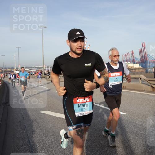 03.10.2026 - Köhlbrandbrückenlauf Yannick Fuchs http://msf.ph/oto/10774653 03.10.2026 09:39:28 Position 2 2970, 3797 meine-sportfotos.de