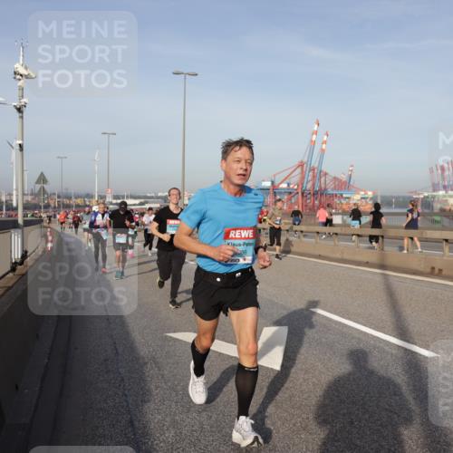 03.10.2026 - Köhlbrandbrückenlauf Yannick Fuchs http://msf.ph/oto/10774668 03.10.2026 09:39:30 Position 2 2086 meine-sportfotos.de