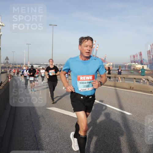 03.10.2026 - Köhlbrandbrückenlauf Yannick Fuchs http://msf.ph/oto/10774674 03.10.2026 09:39:31 Position 2 2386 meine-sportfotos.de