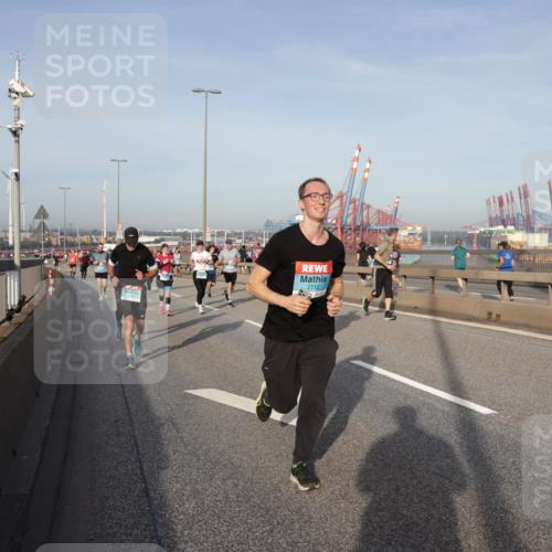 03.10.2026 - Köhlbrandbrückenlauf Yannick Fuchs http://msf.ph/oto/10774684 03.10.2026 09:39:32 Position 2 2712 meine-sportfotos.de