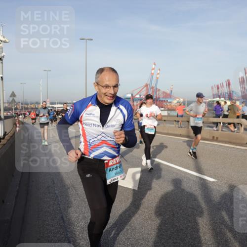 03.10.2026 - Köhlbrandbrückenlauf Yannick Fuchs http://msf.ph/oto/10774720 03.10.2026 09:39:35 Position 2 1953 meine-sportfotos.de