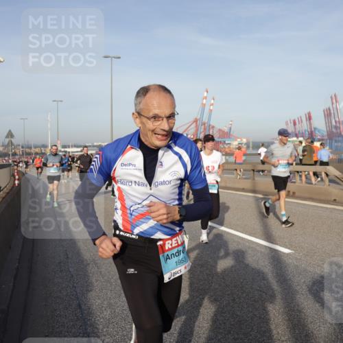 03.10.2026 - Köhlbrandbrückenlauf Yannick Fuchs http://msf.ph/oto/10774725 03.10.2026 09:39:35 Position 2 1953 meine-sportfotos.de