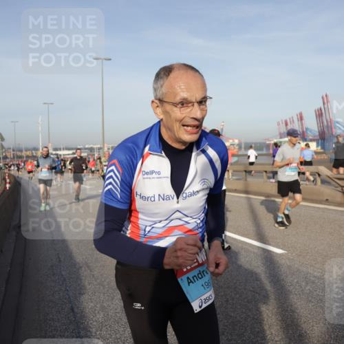03.10.2026 - Köhlbrandbrückenlauf Yannick Fuchs http://msf.ph/oto/10774728 03.10.2026 09:39:36 Position 2 195 meine-sportfotos.de