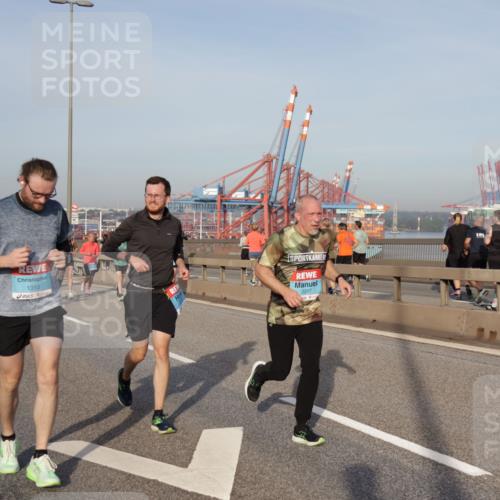 03.10.2026 - Köhlbrandbrückenlauf Yannick Fuchs http://msf.ph/oto/10774755 03.10.2026 09:39:38 Position 2 1355, 2217 meine-sportfotos.de