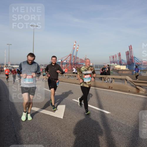03.10.2026 - Köhlbrandbrückenlauf Yannick Fuchs http://msf.ph/oto/10774761 03.10.2026 09:39:39 Position 2 1355 meine-sportfotos.de
