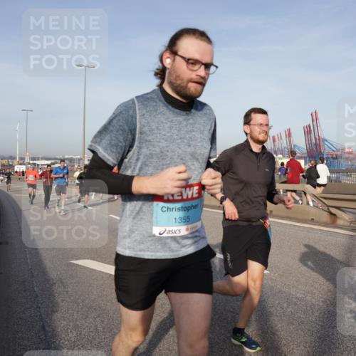03.10.2026 - Köhlbrandbrückenlauf Yannick Fuchs http://msf.ph/oto/10774776 03.10.2026 09:39:40 Position 2 1355 meine-sportfotos.de